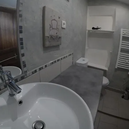 La Maison Sous L'etoile. *